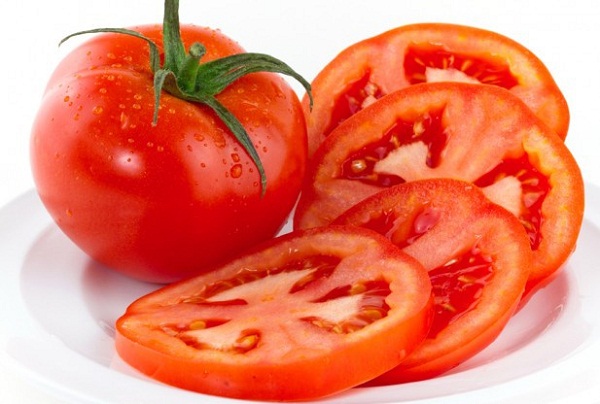 Trị mụn bằng cà chua