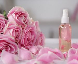 Cách chọn nước hoa hồng cho từng loại da