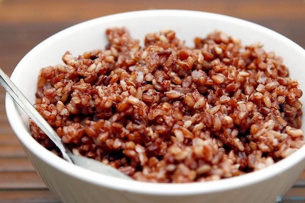 Nấu cơm gạo lứt giảm cân
