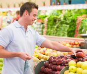 Top 7 những trái cây nên ăn khi bị mụn