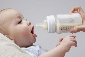 Lượng sữa cho trẻ sơ sinh phù hợp