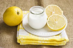 Kết hợp chanh và sữa tươi không đường giúp trẻ hoá làn da